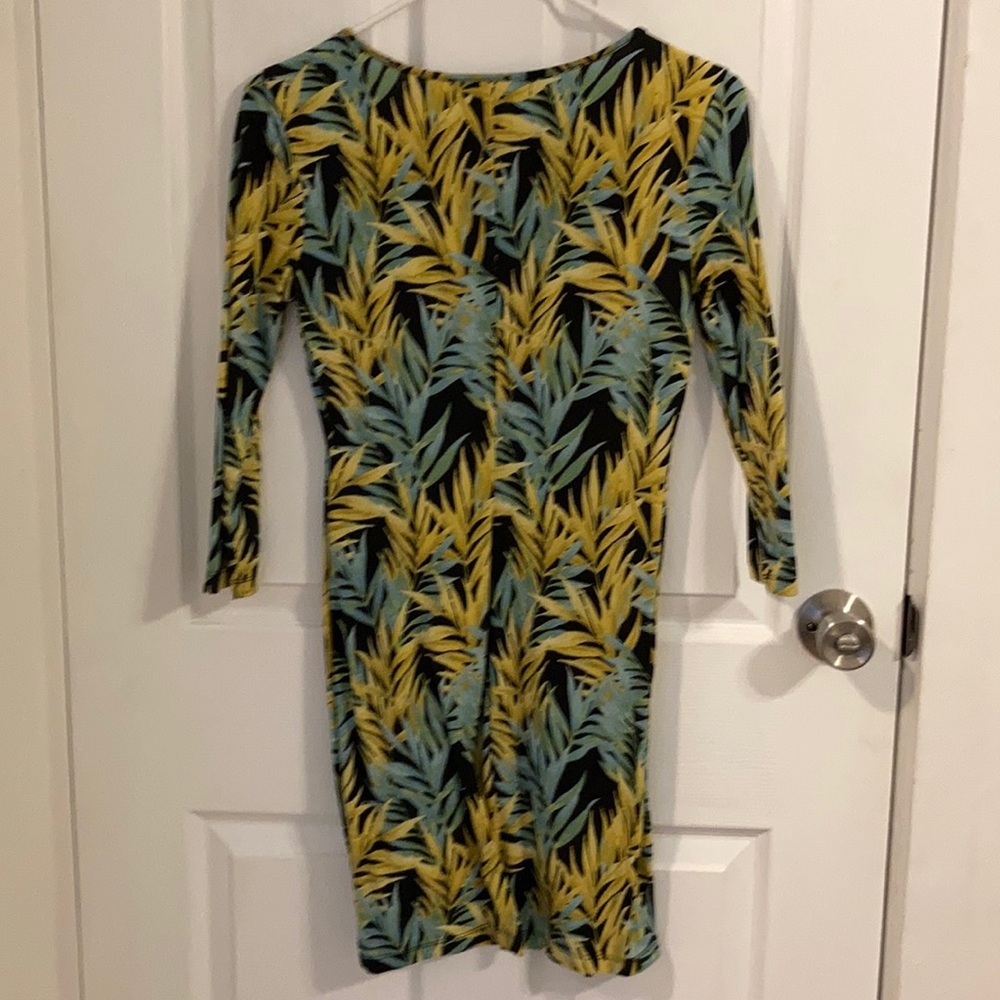 Forever 21 Tropical Print Body Con Dress - Picture 4 of 5